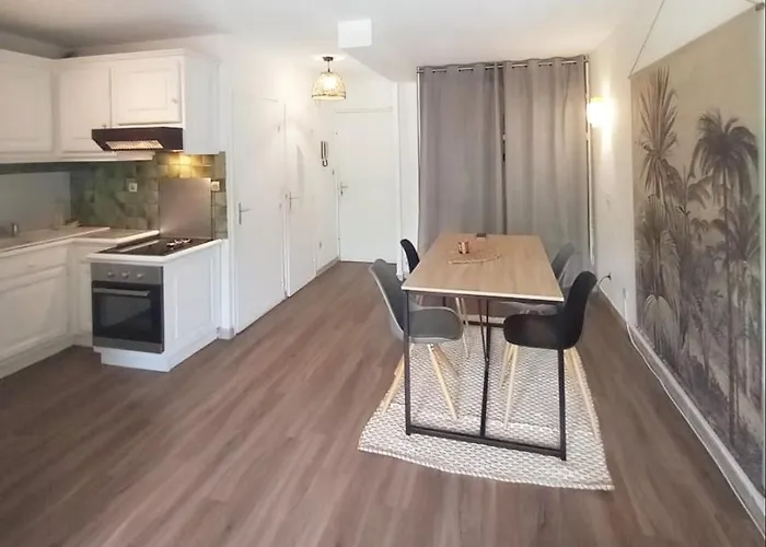 Vacances Avec Piscine Et Entree Autonome Dans Jolie Jusqu'a 4 Personnes Daire *