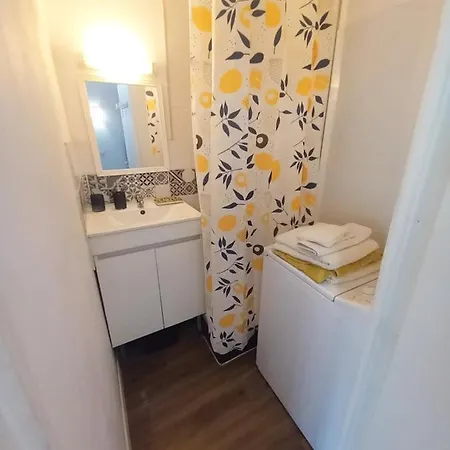 Apartment Vacances Avec Piscine Et Entree Autonome Dans Jolie Jusqu'a 4 Personnes
